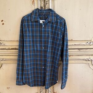 GAP Men's Blue and Black Plaid Button-Down Shirt